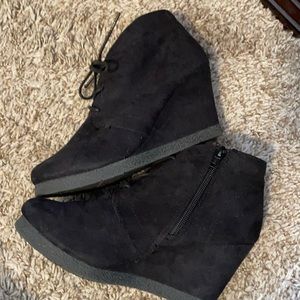 Velvet black heeled boots